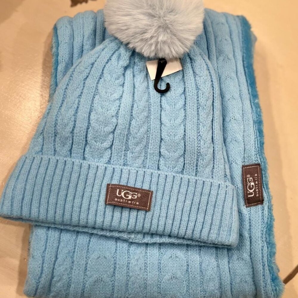 UGG Women's Light Blue Hat and Scarf Set